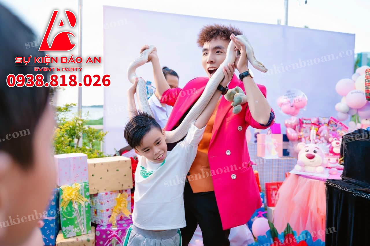 trang trí cổng bóng trường học