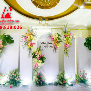 Dịch vụ trang trí backdrop hoa tươi