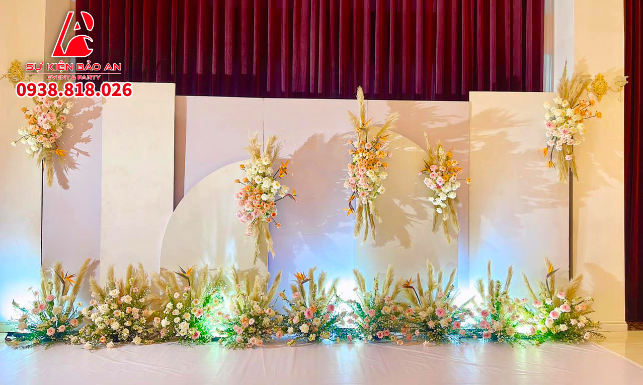 Dịch vụ trang trí backdrop hoa tươi